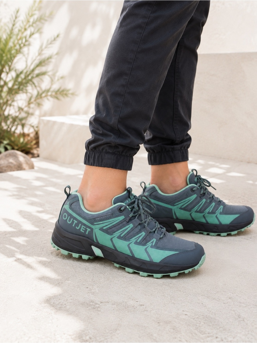 OUTJET Women’s Waterproof hiking & walking shoes. Size 6.